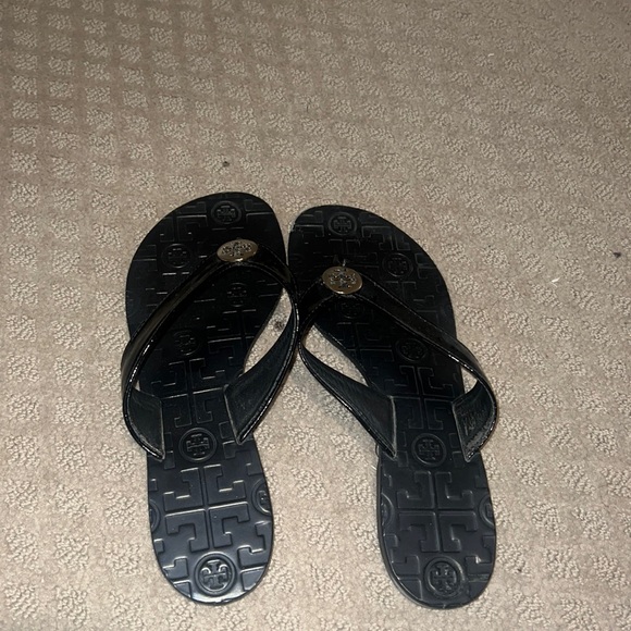 Black Tory Burch Flip Flop. Size 7 - Picture 1 of 4